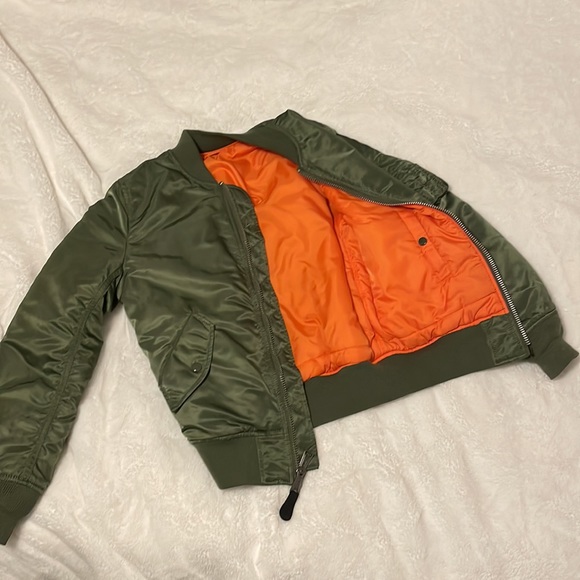 Alpha Green Bomber - Picture 3 of 6